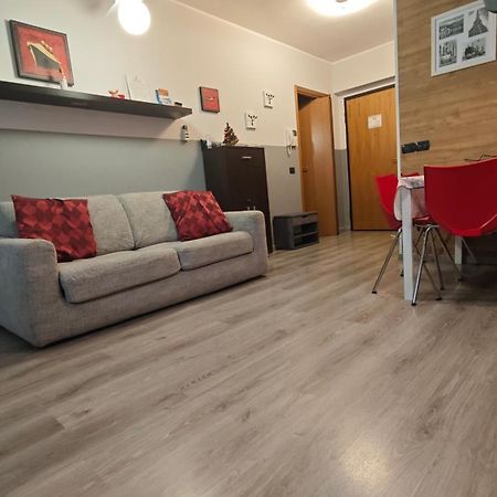 Appartamento Aleph With Private Parking, Next Train Station Como Dış mekan fotoğraf