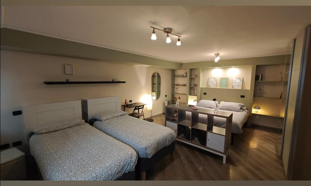 Appartamento Aleph With Private Parking, Next Train Station Como Dış mekan fotoğraf
